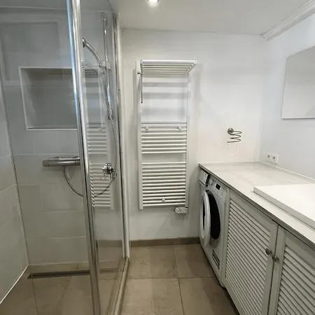 Fully Renovated 2-room With Ac A Large Balcony In The Center
