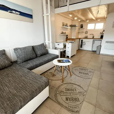 Fully Renovated 2-room With Ac A Large Balcony In The Center Apartment